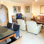 Penthouse Bermuda 4 * Estepona