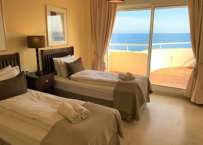 Penthouse Bermuda 4 埃斯特波纳